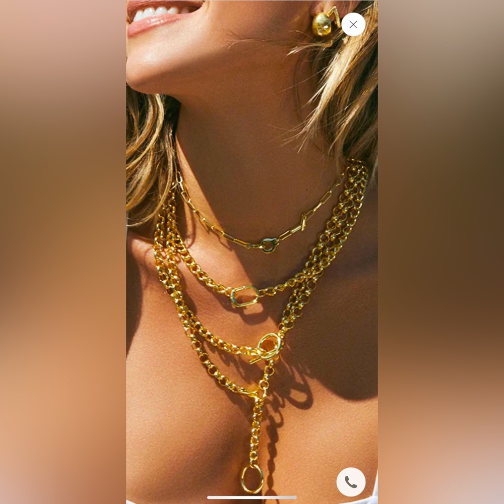 Gorgeous gold color triple layered necklace 🎀 brand new never worn
